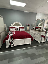 Load image into Gallery viewer, Baylesford Bedroom Set